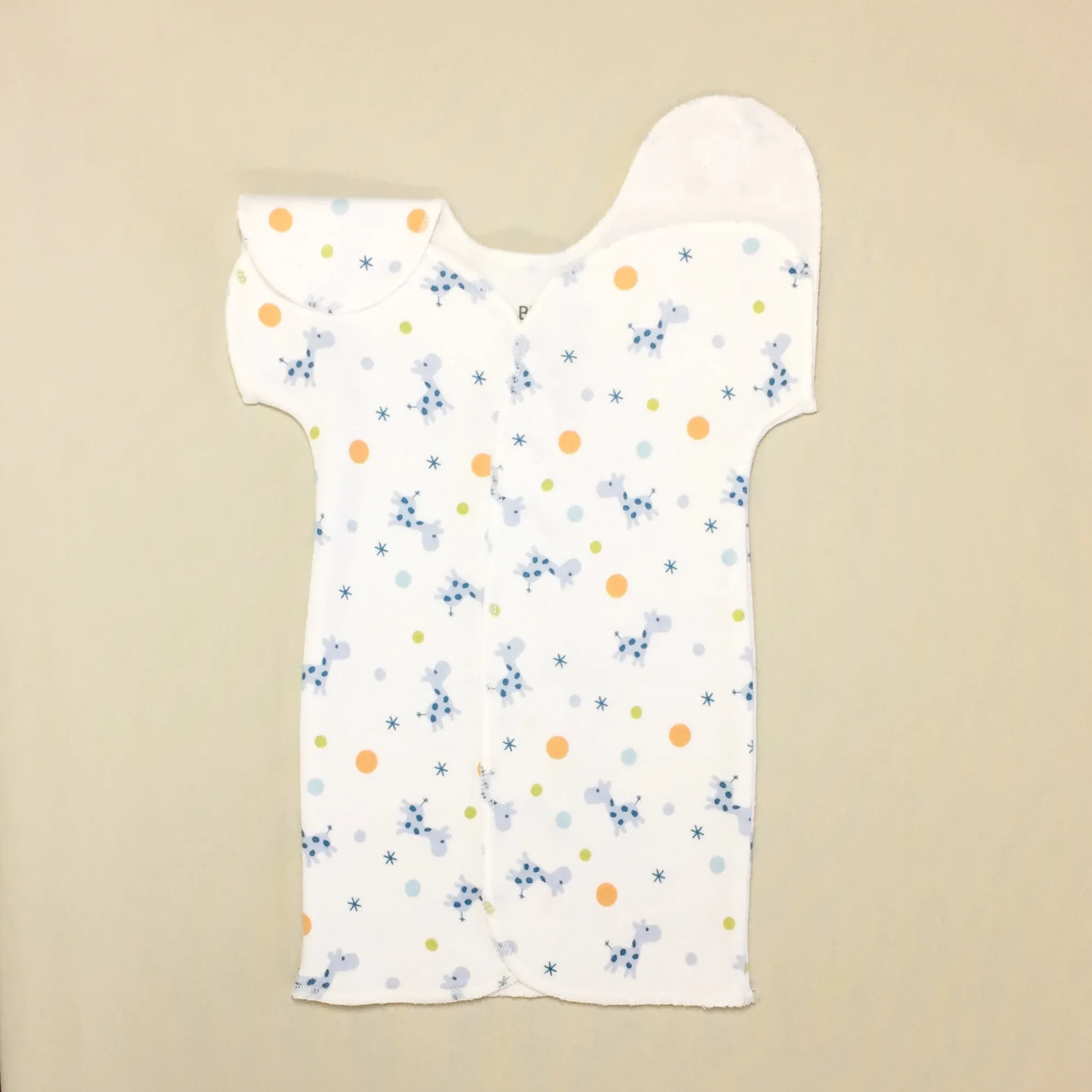 NICU Friendly Gown Blue Giraffe Bubble